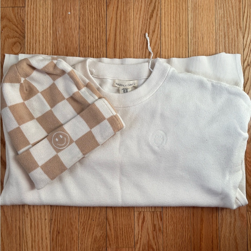 Checkered Beanie and White Sweater Set - Picture 6 of 10